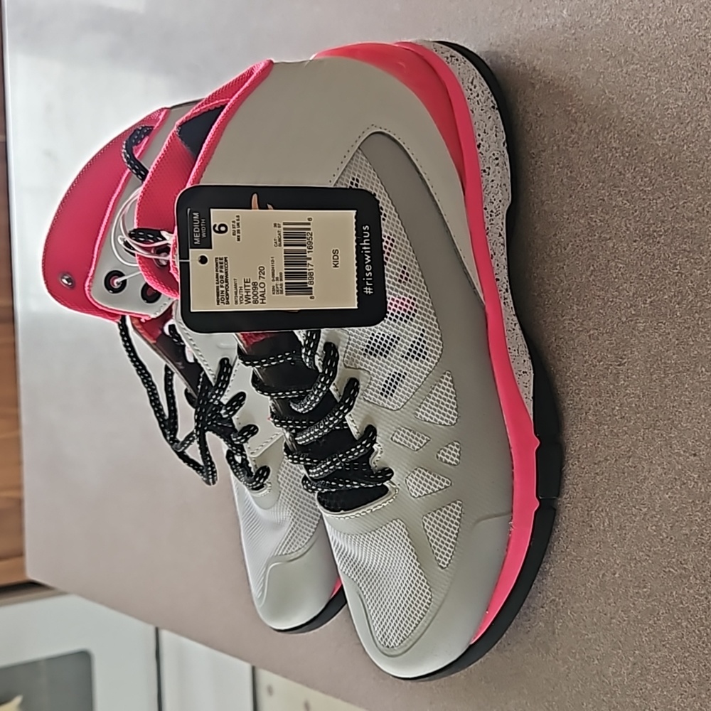 Youth Size 6 Rise High Top Tennis Shoes